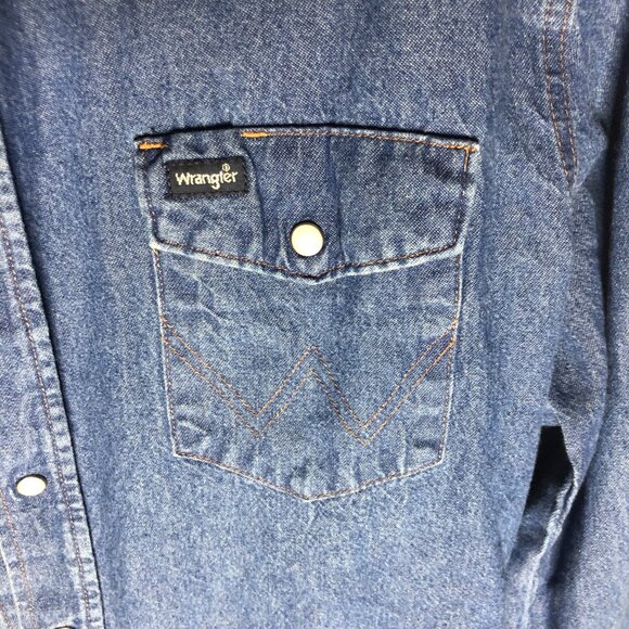 Wrangler Denim Pearl Snap Button Down Size Medium - Picture 5 of 6